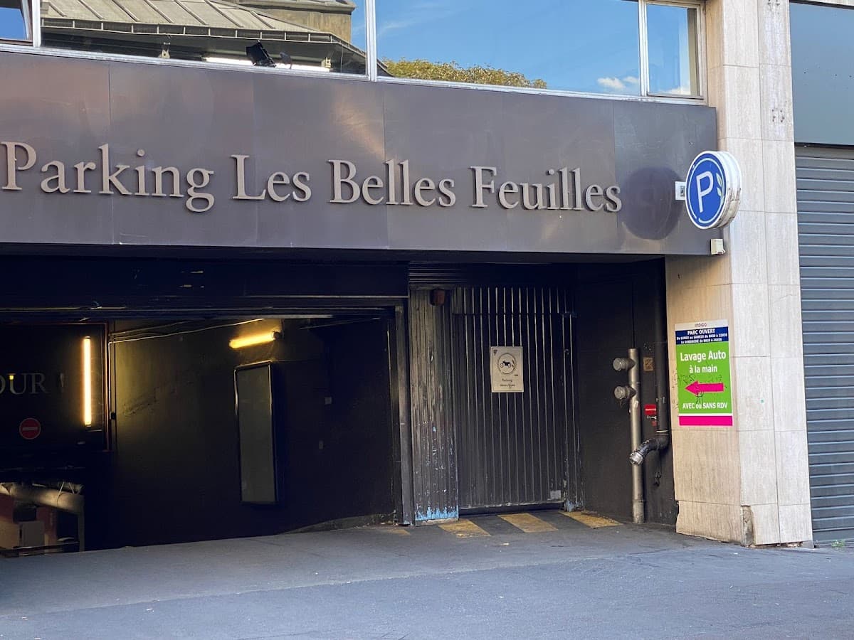 Centre de nettoyage voiture Lavage auto Paris 16 - Saint Didier à Paris - À la main